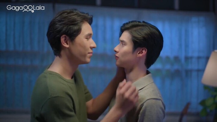 Just one kiss from Saenkaew and Sasin is magically healed!