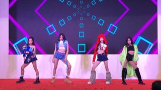 انتقل الجمهور إلى المسرح! قدّمت فرقة بلاك بينك غلافًا لأغنيتي "Shut Down" و"DDU-DU DDU-DU" من إنتاج 
