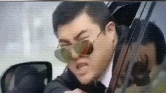أنا آسف يا عم، اذهب أولاً، اذهب أولاً!