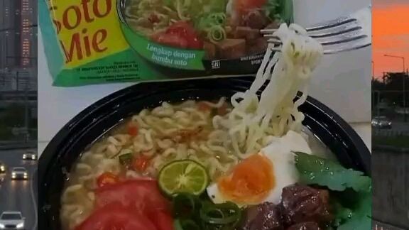 dan emak datang untuk mengatakan '' pake nasi