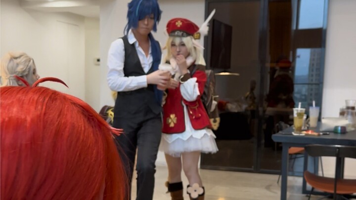 Ke Li chỉ muốn uống một ngụm trà sữa