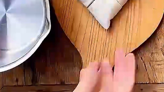 الشاي الأخضر الصغير قدمت عرضًا لعزف البيانو في حفلة لكي تهينني، وعندما عزفت مقطوعة درستها لوقت طويل،