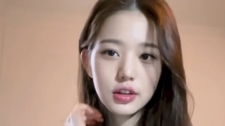 Yuan Ying before she received her hair extension 🥺🤏