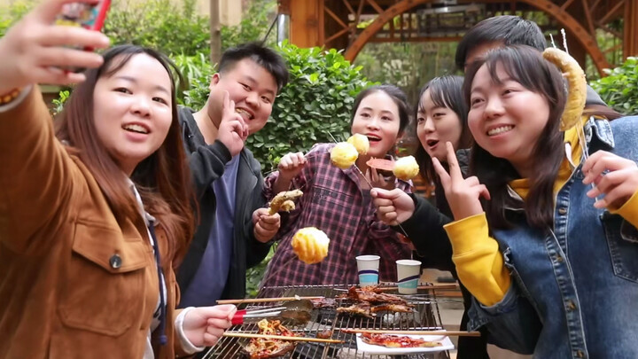 BBQ di Taman Bunga, Saat Ini Aku Adalah Pemanggang Terhebat di Dunia Panggang