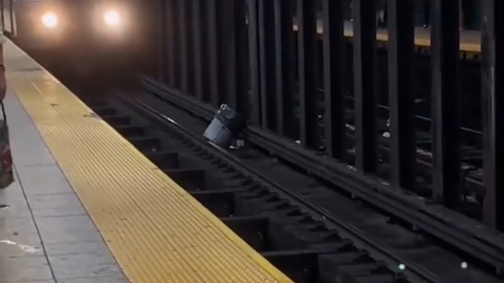 أهلاً بكم في مترو نيويورك! وسّع آفاقك!