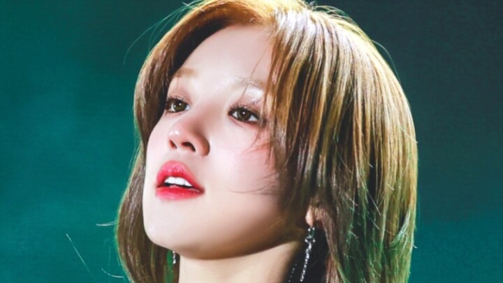 Medium-short hair is so cool!! [Song Yuqi] LOL Music Festival Pop Star + The Baddest Straight Shot!!