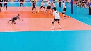กล่าวกันว่าเป็นผู้สนับสนุนที่ดีที่สุดและผู้โจมตีหลักที่ดีที่สุดของทีมวอลเลย์บอลชายเจ้อเจียงในทีมซันไ