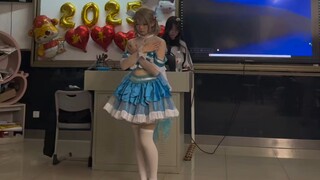 It's the Watanabe Yo solo version of Love Aquarium at school! (But the crown is missing version) I f