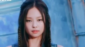 JENNIE's solo "Pink Venom" dance challenge video released