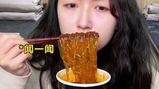 #Black Gold Spicy Rice Noodles So why did she actually give it to me? #Content is too real
