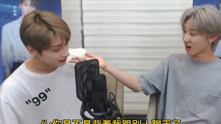 [Junba] This shows just how strong Xiaoba’s possessiveness over Jun is