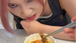 Pacar yang menjaga makanan