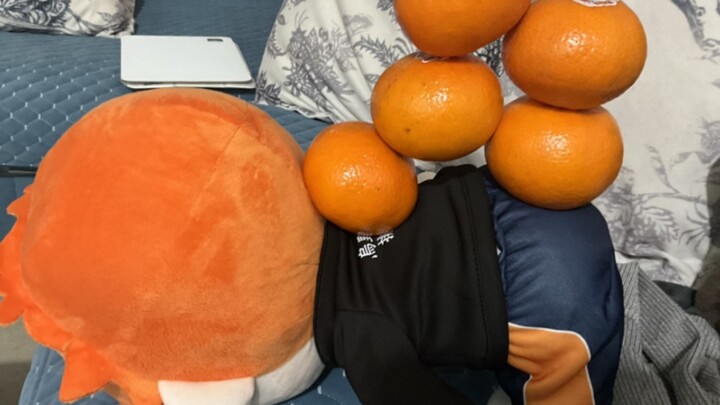 Our little sun's buttocks can lift five oranges