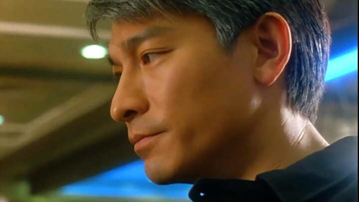 Andy Lau plays the fool to outsmart the con artist, spotting their trick at a glance!