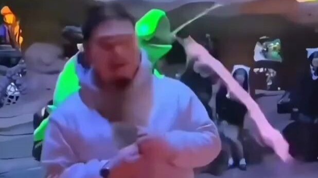 Tôi vui đùa dưới nước