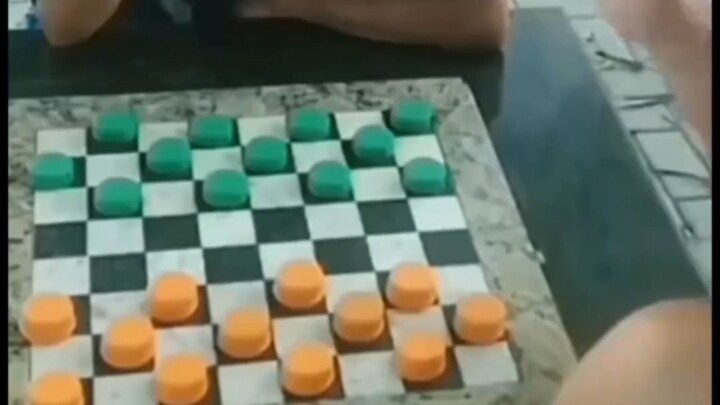 Langit-langit catur: Satu bidak habiskan semua bidak lawan, si lawan bengong nggak ngerti apa-apa!