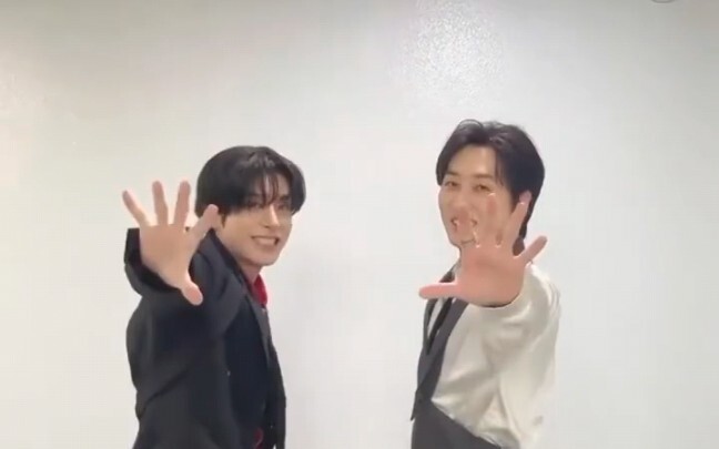 Lee Hyuk Jae, Shen Zai Lun, bite me challenge! Lee Hyuk Jae, you finally let me be your backup dance