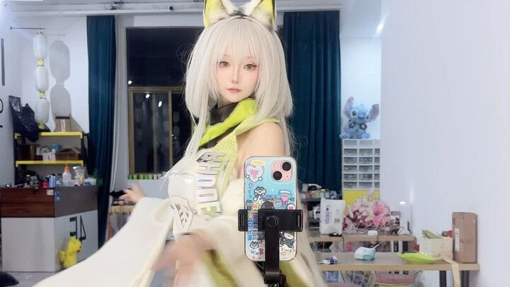 This cosplay outfit can help you correct your in-toeing gait.