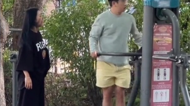 ผู้ชาย: อย่าไปนะ ถีบต่ออีกหน่อยสิ