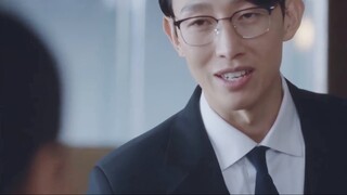 Có ba tiếng gõ cửa, và một giọng nói thay đổi trả lời, cúi xuống và thì thầm tên bạn