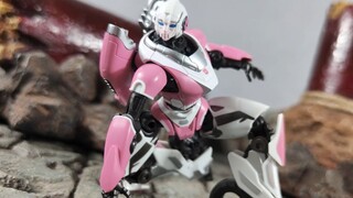 Assembly completed! Trumpeter assembles Transformers Arcee