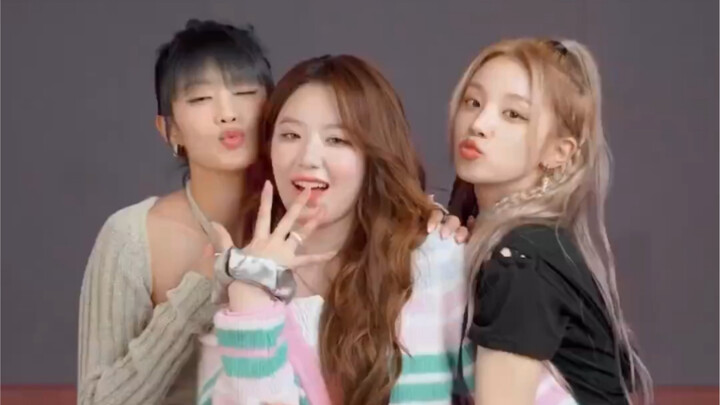 Be bold and be yourself! The official Girl Doll has released a Queencard Challenge video.