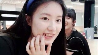 梅开二度! 舒华脸凑夏天看半天: 是雨琦呐? (李夏天染发惊魂记二)