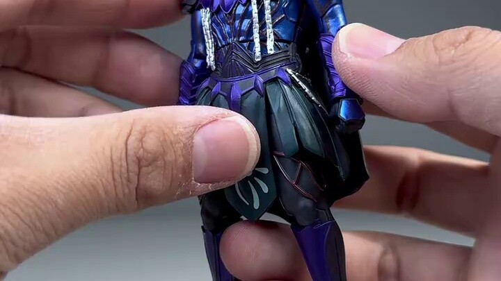 Even a kitchen knife can't hide his handsomeness? Audi Double Diamond Armor Warrior Armored Fine Pai