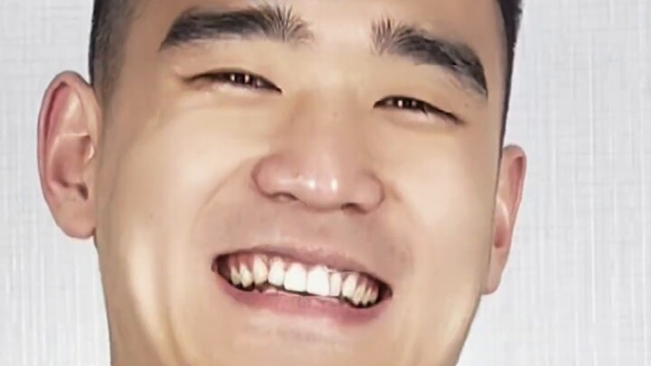 หัวหน้าหน่วยสุ่มตรวจสอบปฏิกิริยาของแต่ละคนเมื่อพับผ้านวม