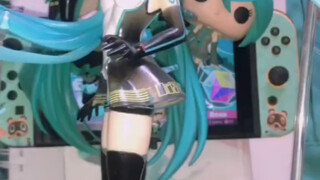 Tôi không hiểu lắm lời viết, nhưng đó là Hatsune Miku