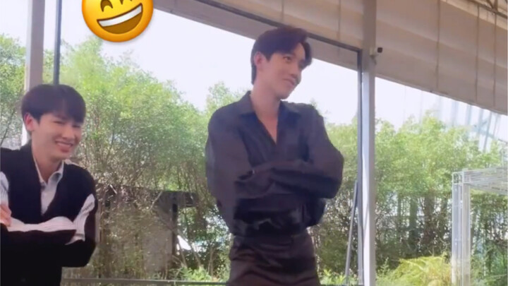 في الواقع، رقص تور وجونباو على أنغام أغنية Hype Boy لفرقة NewJeans