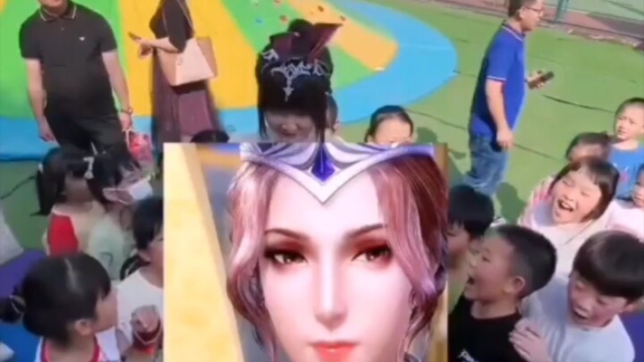 من صديقتك المقربة في دو لو؟