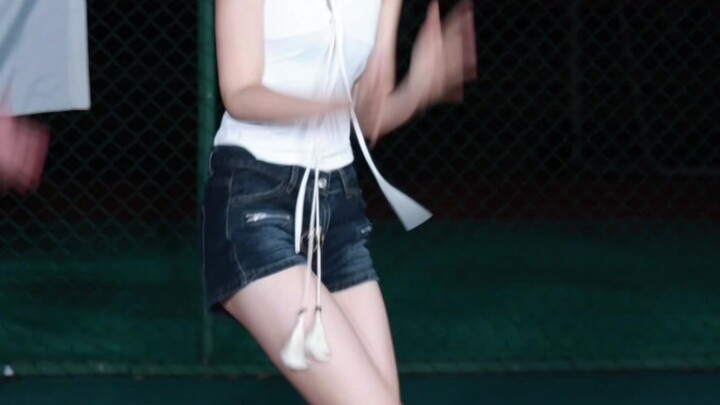 أخيرًا تمكنت من القفز في ملعب كرة السلة ورولين لالا لالا