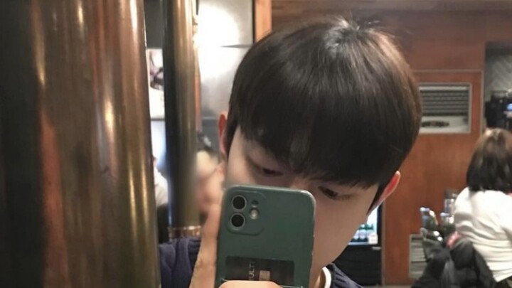 少爷社交账号更新！！专属bgm！！！少爷还是适合他的专属小曲，少爷咱长得帅皮肤好也不能这么乱用脸吧！这锅盖头是啥啊！