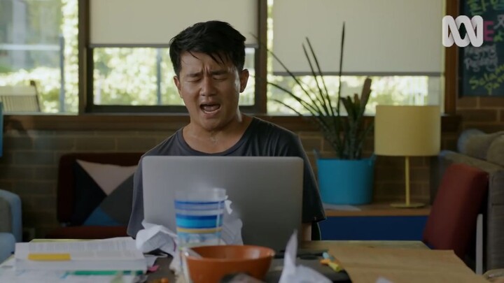 Ronny Chieng：国际学生 - 预告片