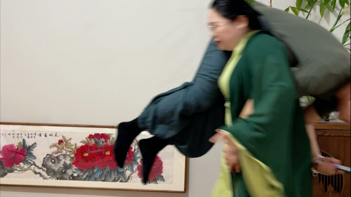 Unbelievable! Not only can I dance classical Chinese dance, I can also perform opera! Oh my god, wha