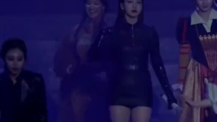 Các màn cosplay của TWICE, quá chịu chơi luôn!