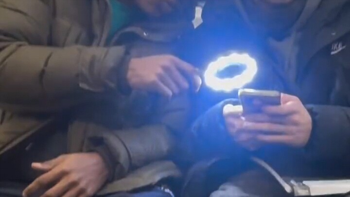 เจี้ยนเหรินทีวี: แอบดูมือถือคนแปลกหน้า