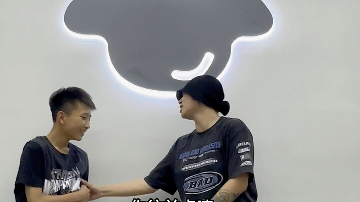 怎么会有这么可爱的老师🤣故意的吧🤣#pocketlocket舞蹈挑战
