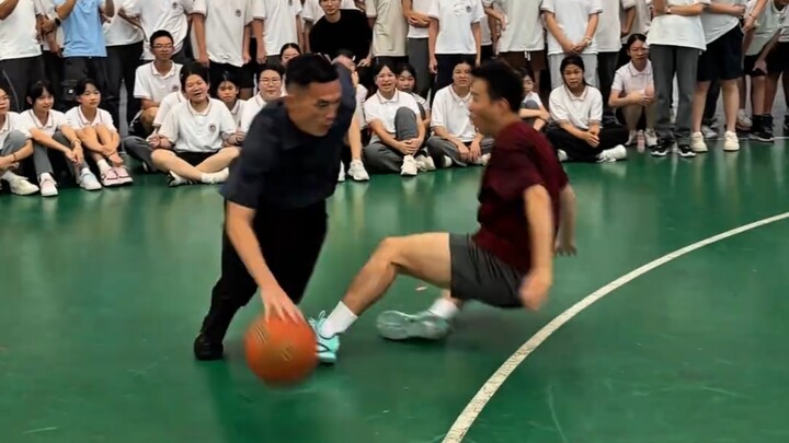 “นี่คือครูที่เลี้ยงบอลเก่งที่สุดเท่าที่ฉันเคยเห็นมาเลย!!!”