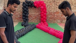 同样是先戳破气球再放瓶子，两个人选择从不同的方向开始，到底谁会更快呢？