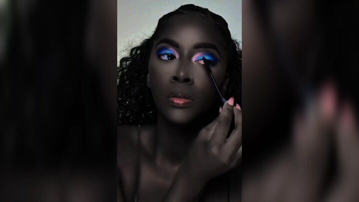 The “Black Beauty” makeup trend is all the rage! Netizens are buzzing: “Matte black just screams sop