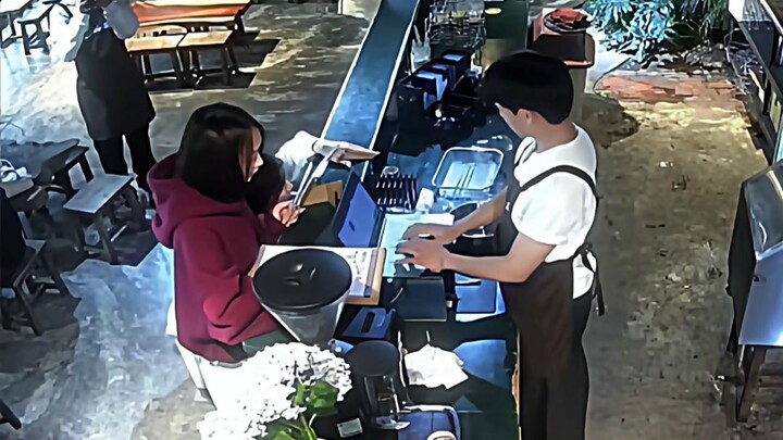 Cảnh kinh điển khi đứa trẻ nghịch ngợm bị dạy dỗ