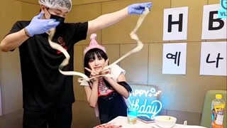 Hàn Quốc độc quyền livestream sinh nhật Haidilao "thả mì" dưới nước!