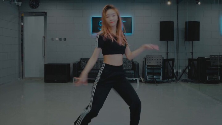 Bản cover "Pretty Savage" của Gao Yingxi