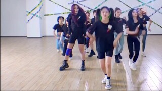 Who says dancing is not in unison? Rocket Girls Queen and Dream One-shot Practice Room Version