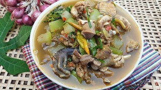 แกงไก่บ้านใส่ฟักเขียว สูตรอิสาน Winter melon recipe.