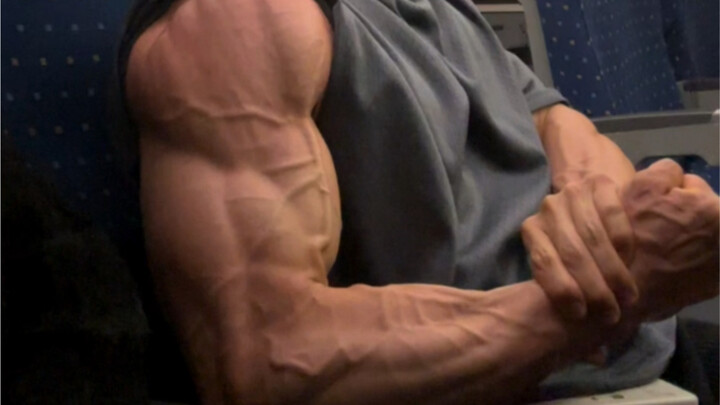Snow Beauty Emperor bestowed power upon me #Looks slim but is actually muscular challenge #Fitness