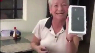 I finally got an iPhone! To hell with those old-school feature phones!