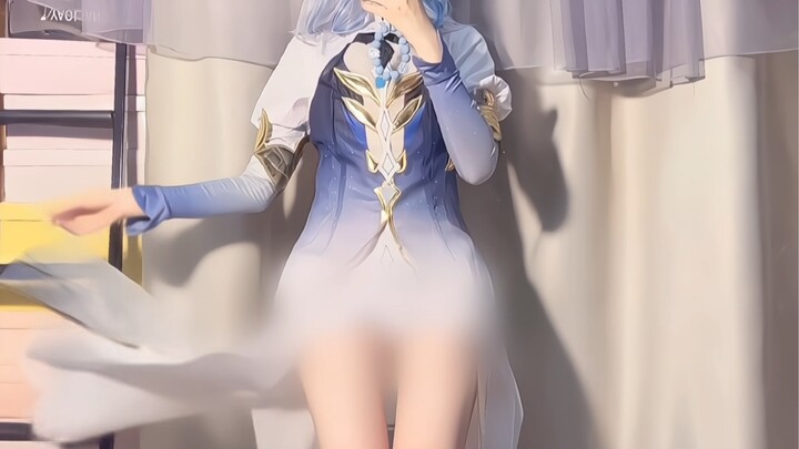 The divine seat is shattered, and the person is already toast—how can you still be acting all refine